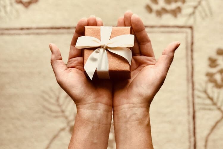 Where to Grab the Best Free Samples and Goodie Boxes 