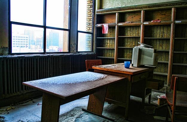 5 Ways to Stay Warm in a Cold Office