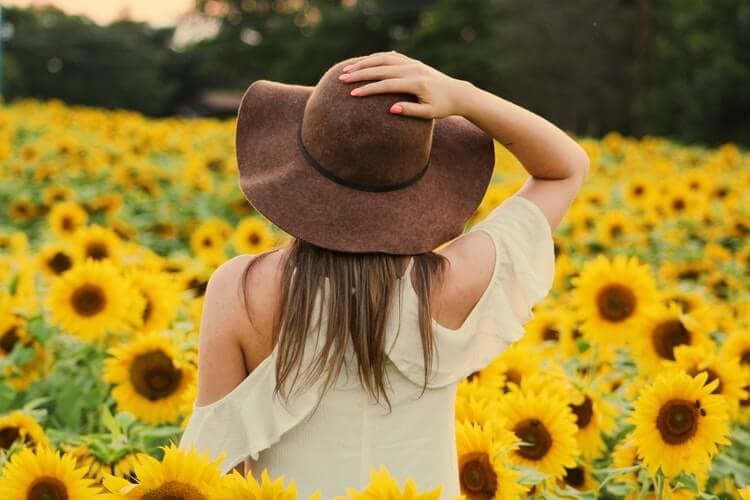 10 Simple & Thoughtful Gifts for National Girlfriend's Day