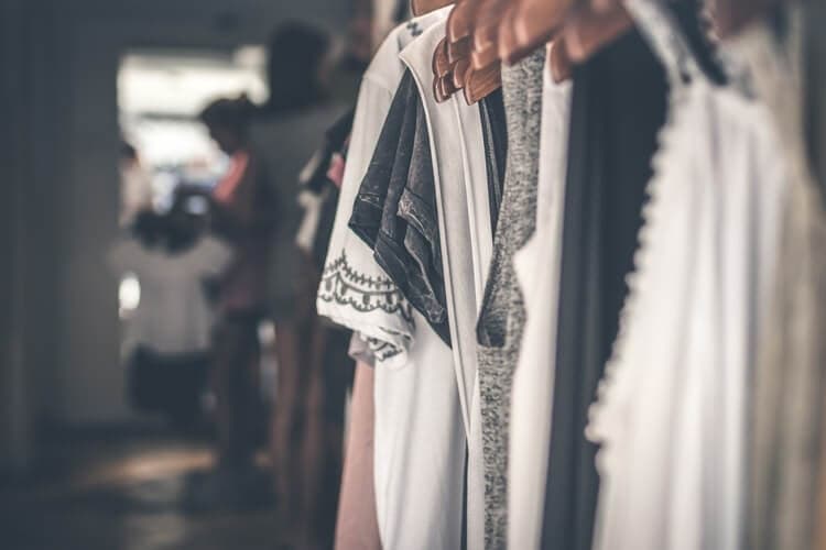 How You Can Make 9 Different Outfits With 3 Basics For Work Or Play