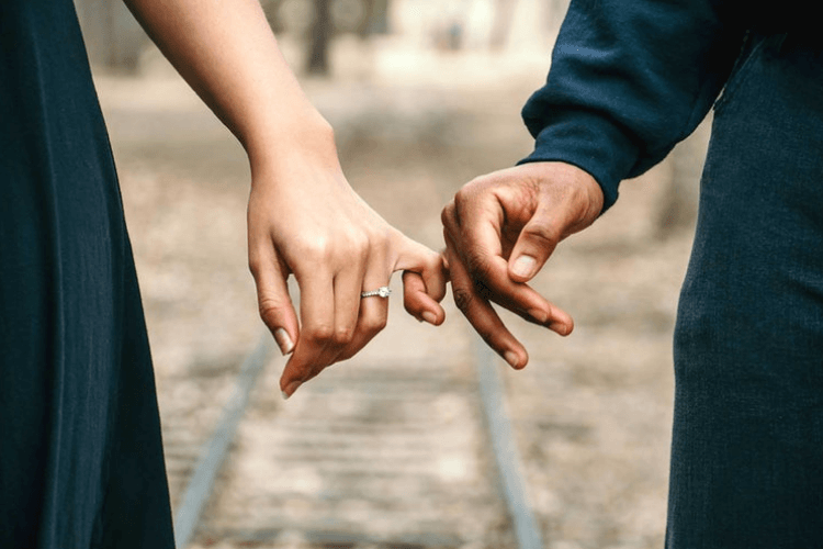 20 Unique Non-Traditional Engagement Rings that will Save you a Pretty Penny
